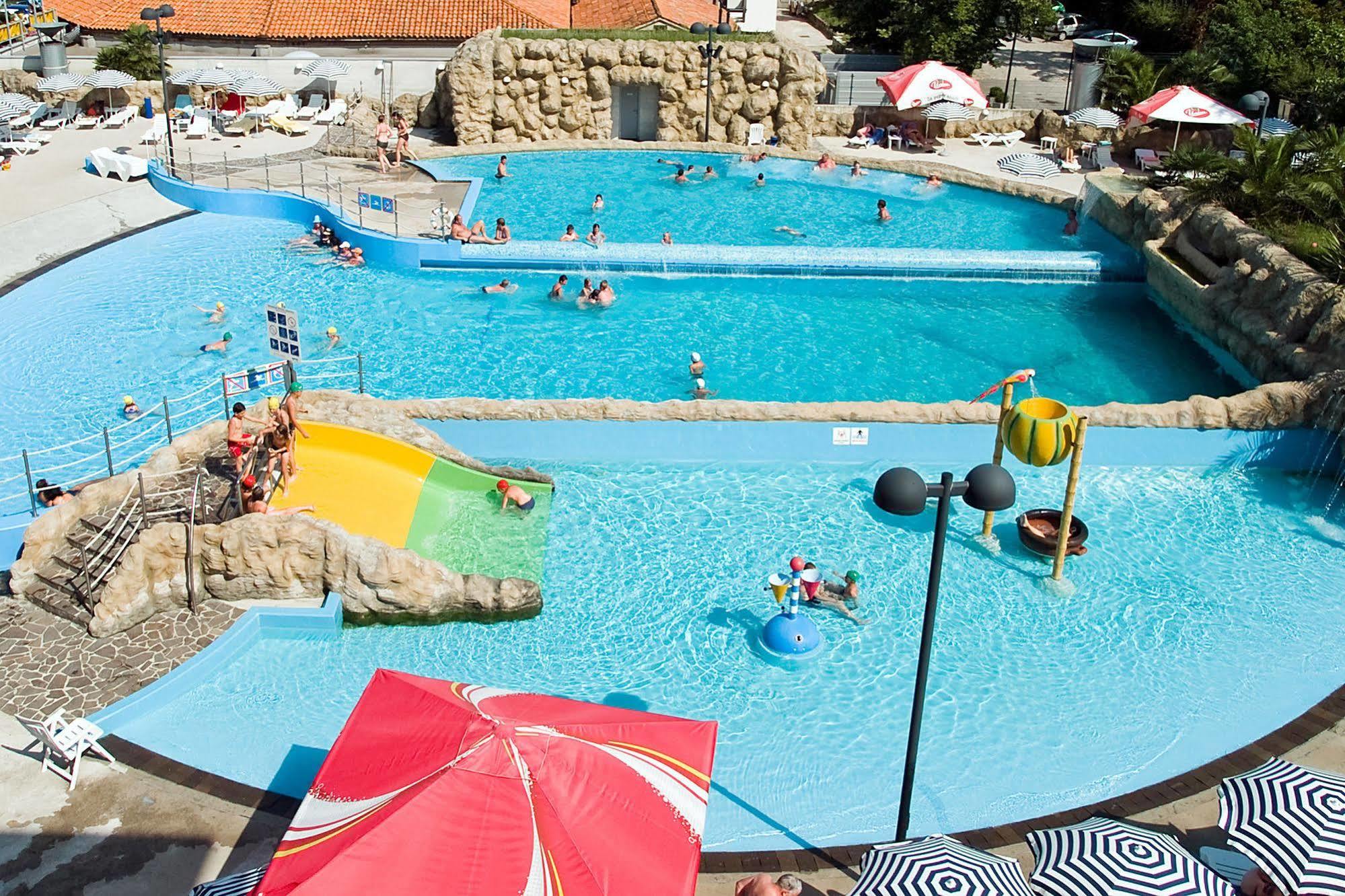 Hotel Aquapark Zusterna Koper Exterior foto